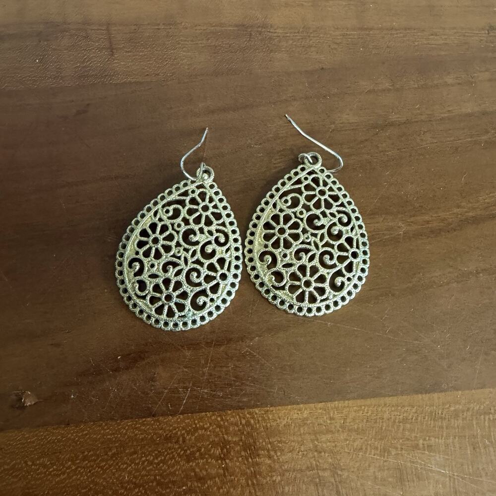 Gold Tone Metal Floral Cut Out Dangle Earrings Simple Classic Girly
